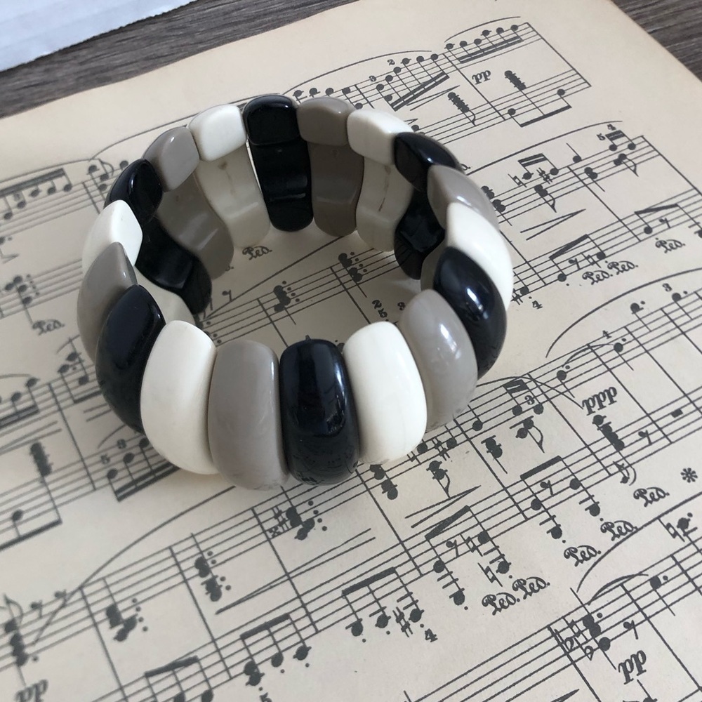 Vtg Plastic Domed Panel Stretch Bracelet